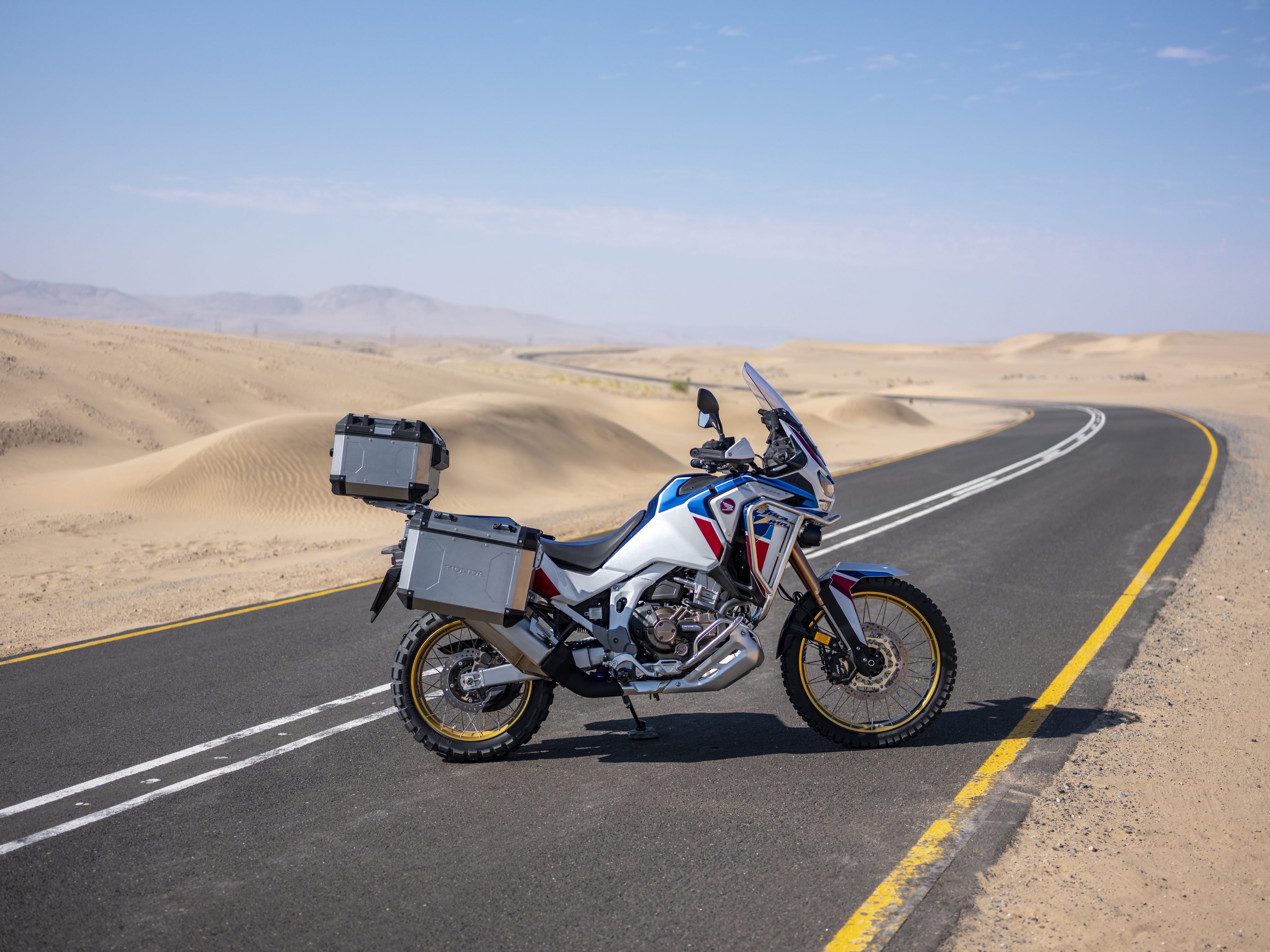 Honda africa twin adventure sports. Honda crf1000l Africa Twin Adventure Sports. Honda Africa Twin 2020 путешествие. Хонда Африка Твин 1100 в путешествии. Honda Africa Twin 2022.